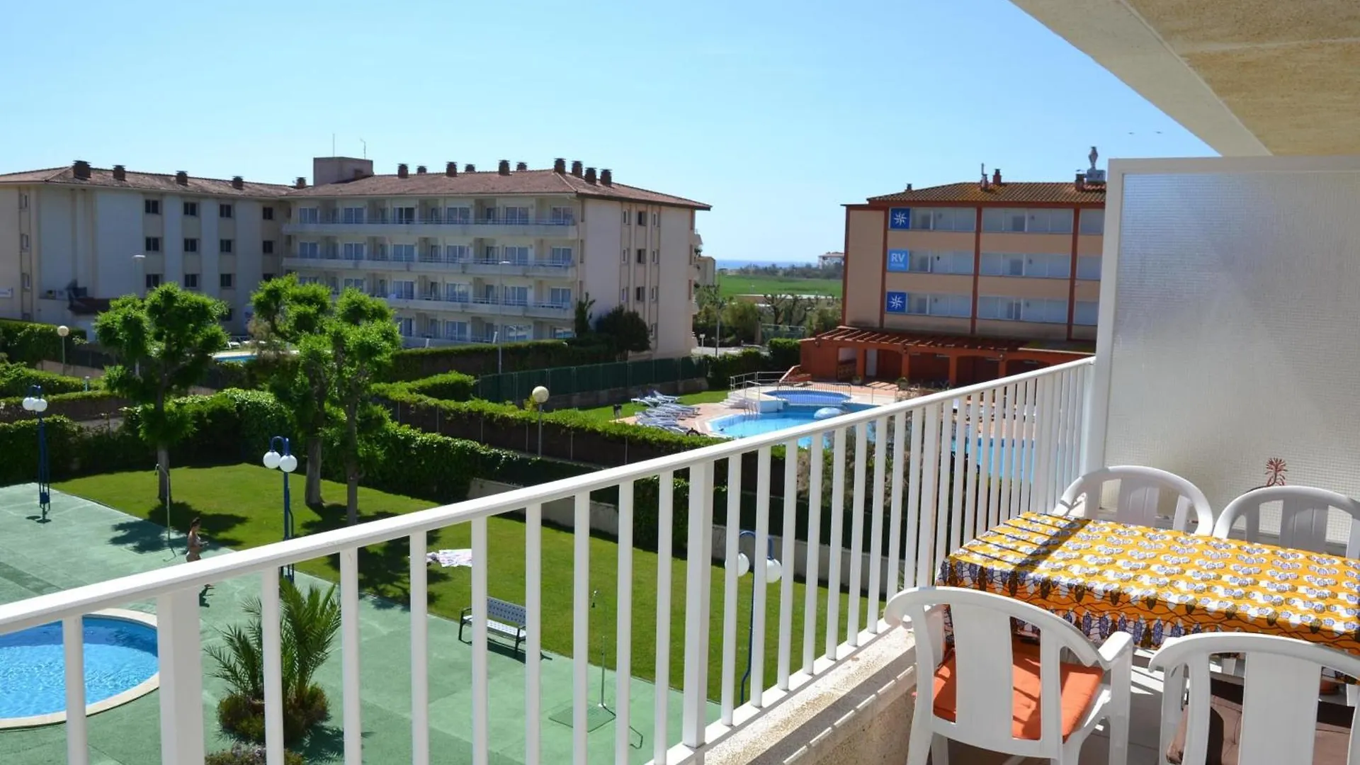Apartamento Cerca De La Playa Con Piscina Y Terraza En L'Estartit - Es-323-25